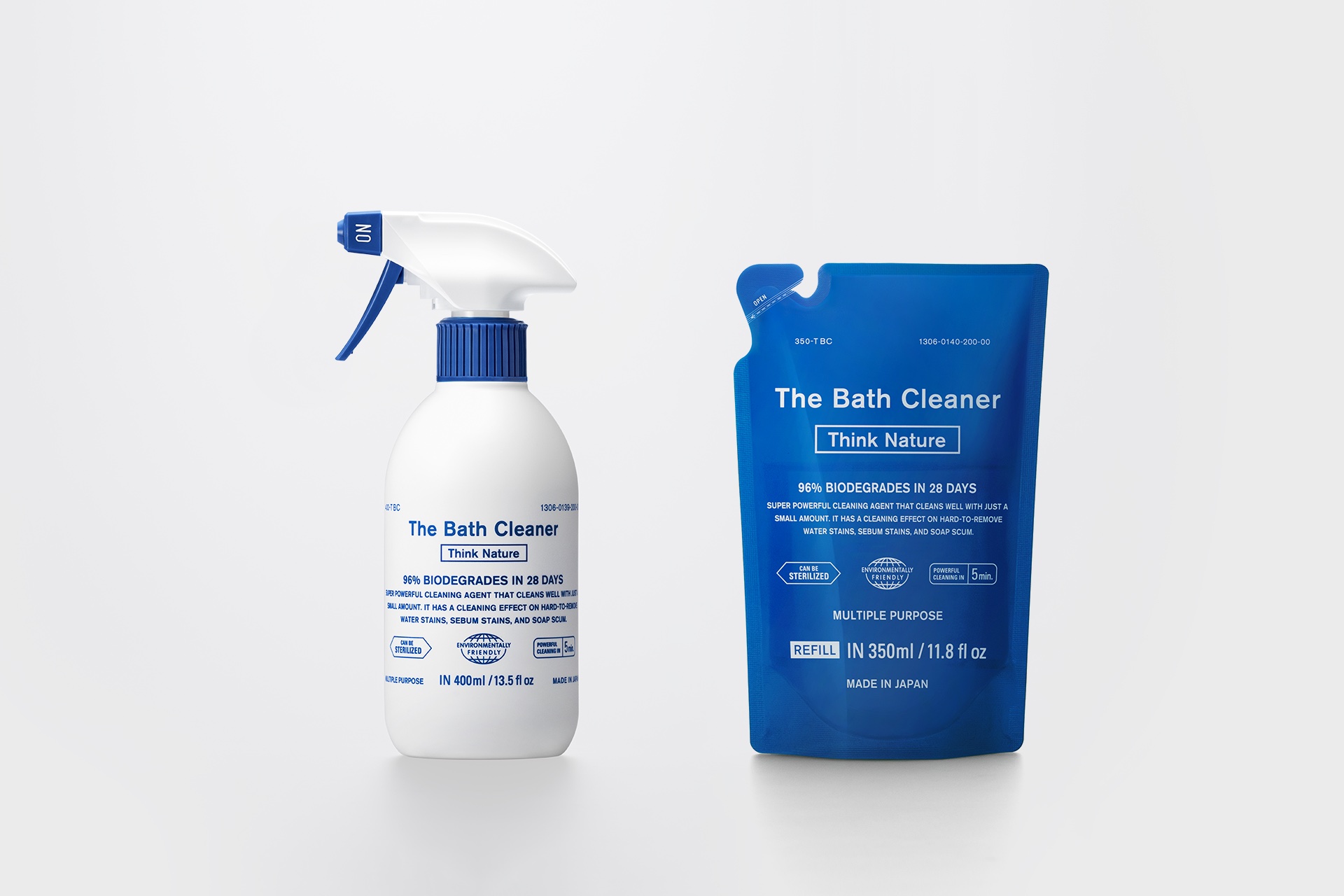 THE BATH CLEANER 400mL 白色噴瓶與 350mL 補充包並列。
